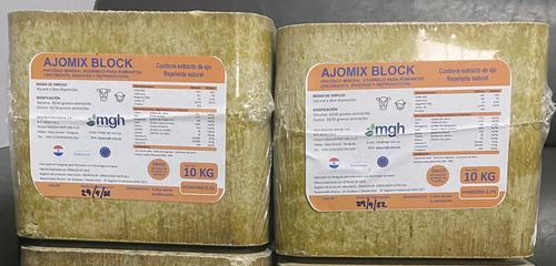 Ajomix Block + Bloque Proteico Mineral Vitamínico para Rumiantes